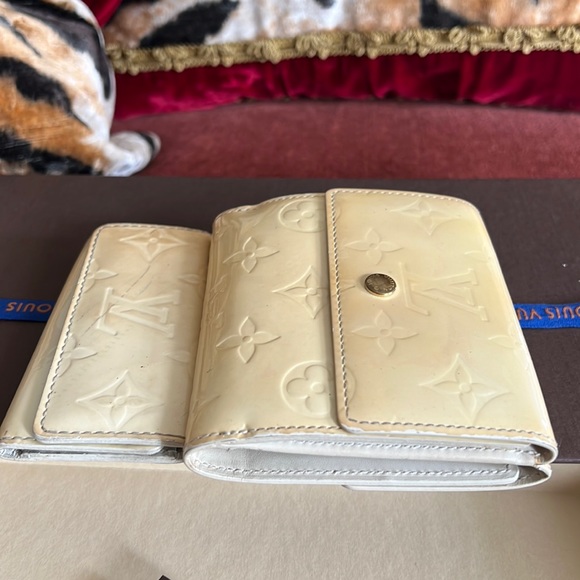 Authentic Louis Vuitton set of wallets monogram beiges vernis - Picture 14 of 16